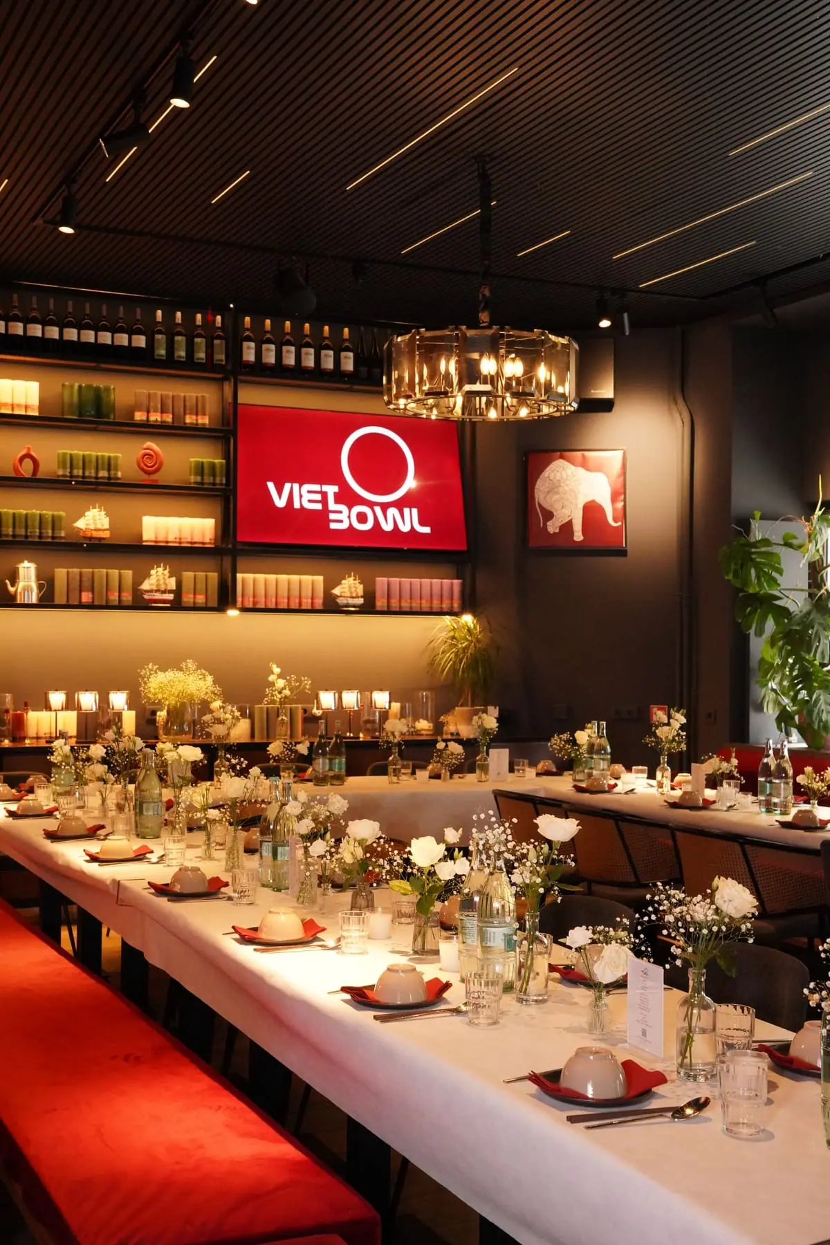 VietBowl Kaiserdamm, festlich gedeckte Tafel